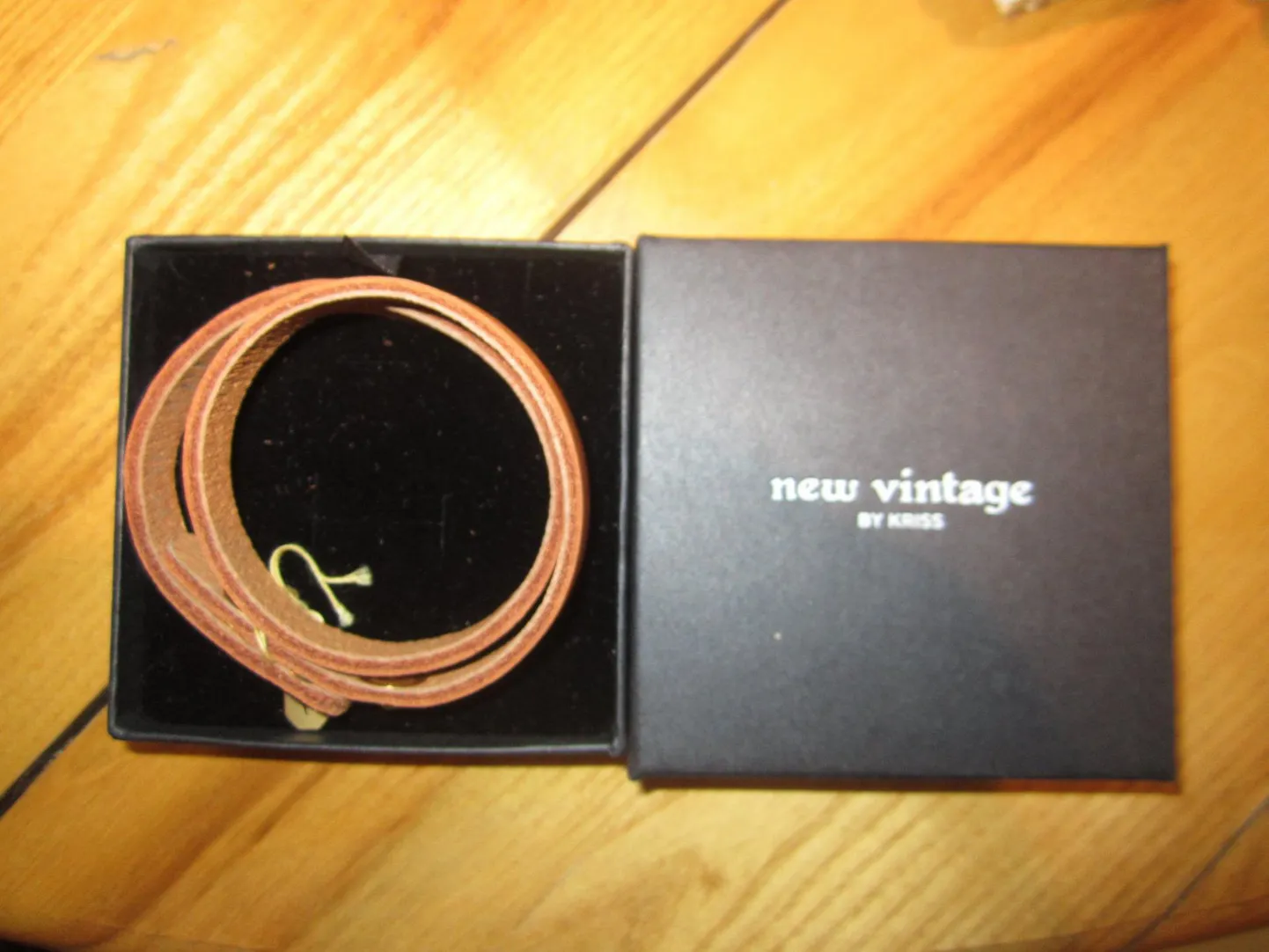 Käevõru New Vintage by Kriss oli müügil Pärnus Suveniir OÜ kaupluses.