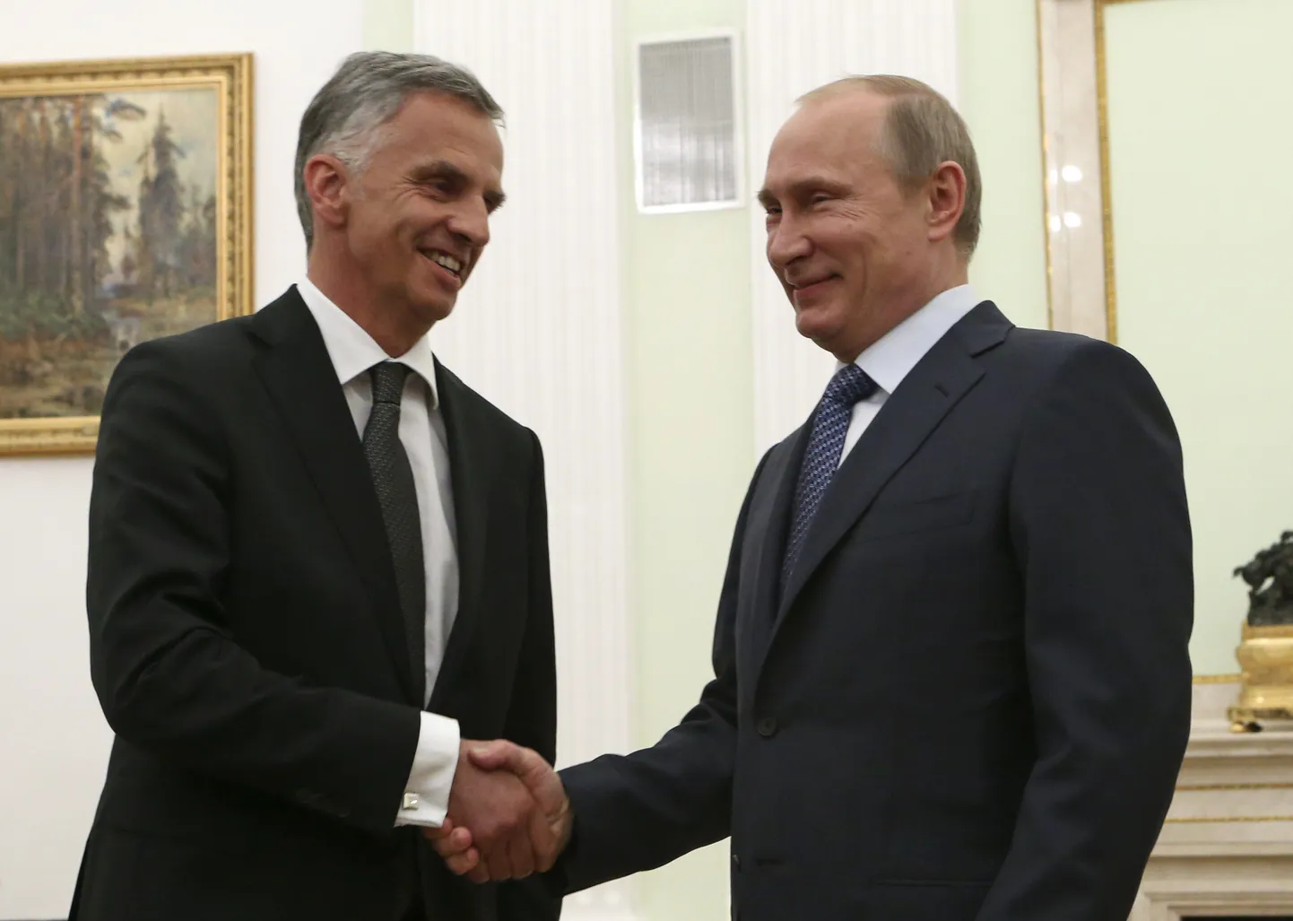 Vladimir Putin (paremal) ja  OSCE president Didier Burkhalter täna Kremlis.