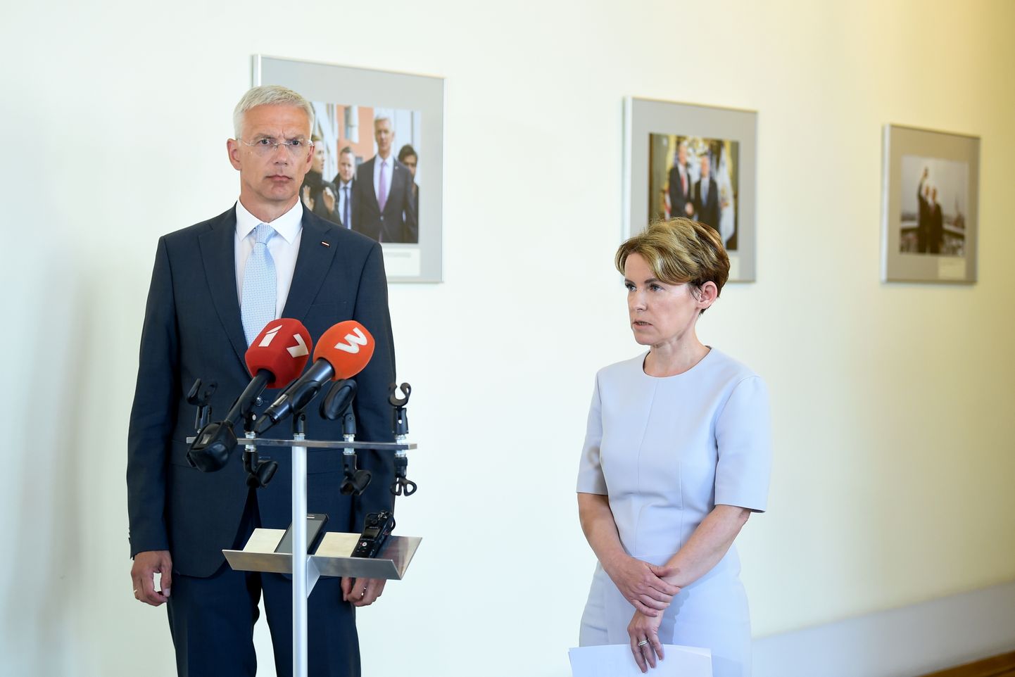 Ministru prezidents Krišjānis Kariņš un iekšlietu ministre Marija Golubeva .
