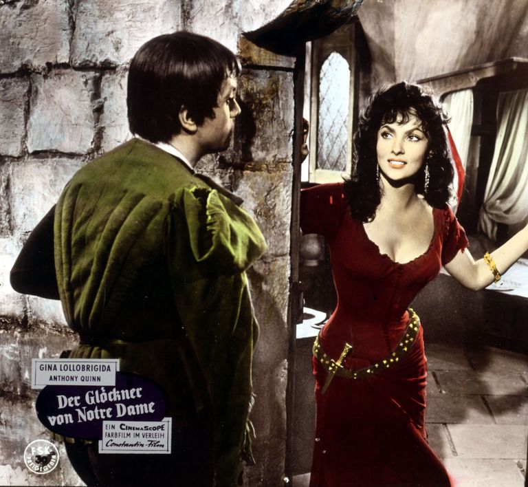 Kaader 1956. aasta filmist «Jumalaema kirik Pariisis». Esmeraldat kehastas Gina Lollobrigida ja Alain Cluny Claude Frollona