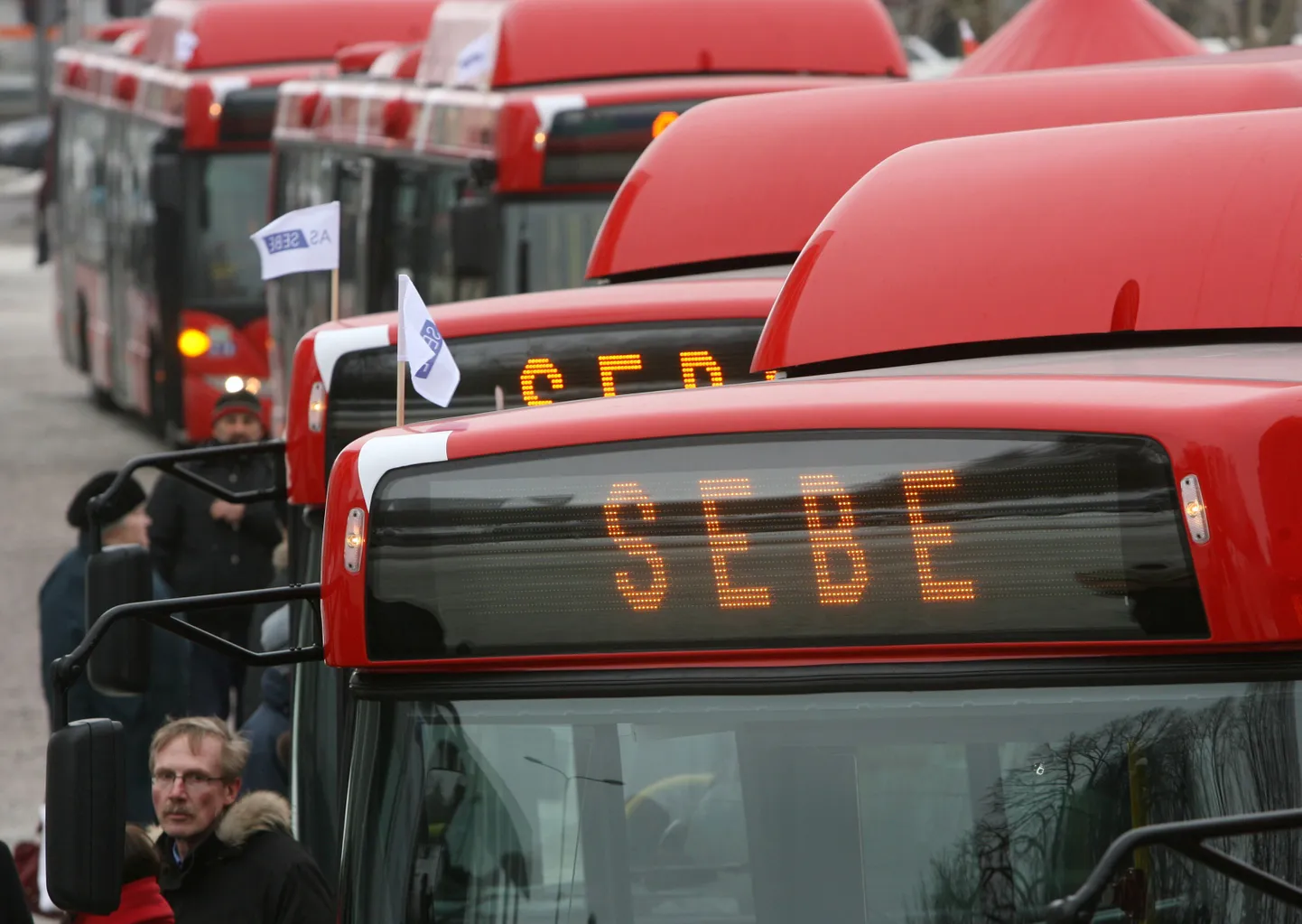 Tartu linnaliine teenindavad bussid.
