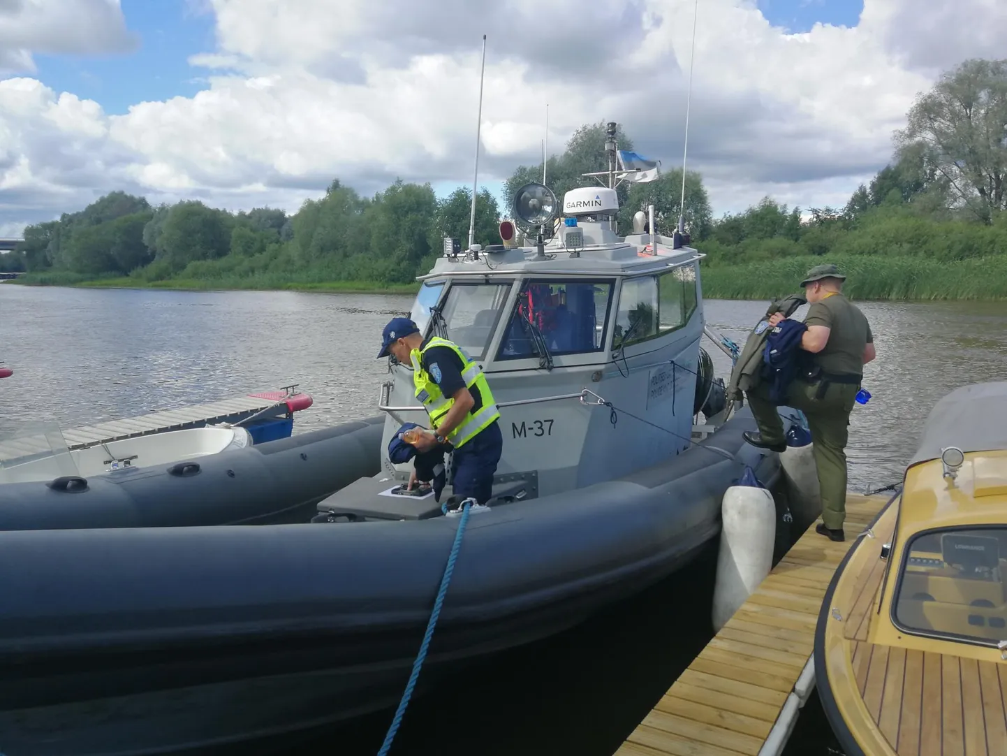 Päästepaat, millega sõitsime koerailma trotsides Karlova sadamast Luunja poole.
