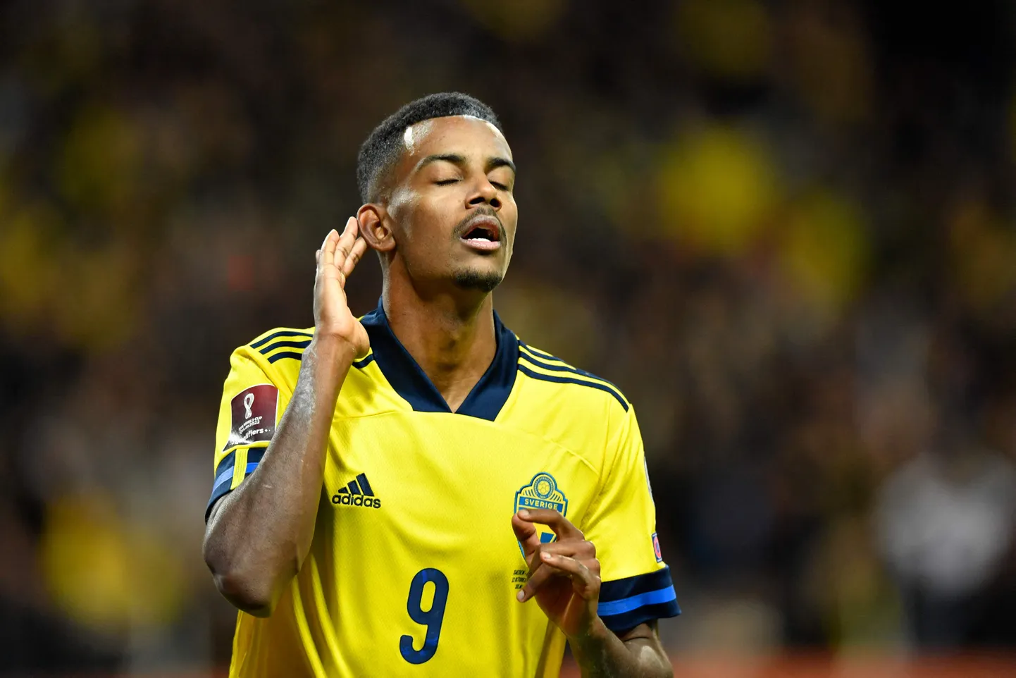 Rootsi koondise ründaja Alexander Isak murdis koduklubi Newcastle Unitedi mängus varbaluu ja 14. oktoobril Tallinnas Eesti vastu ei mängi.