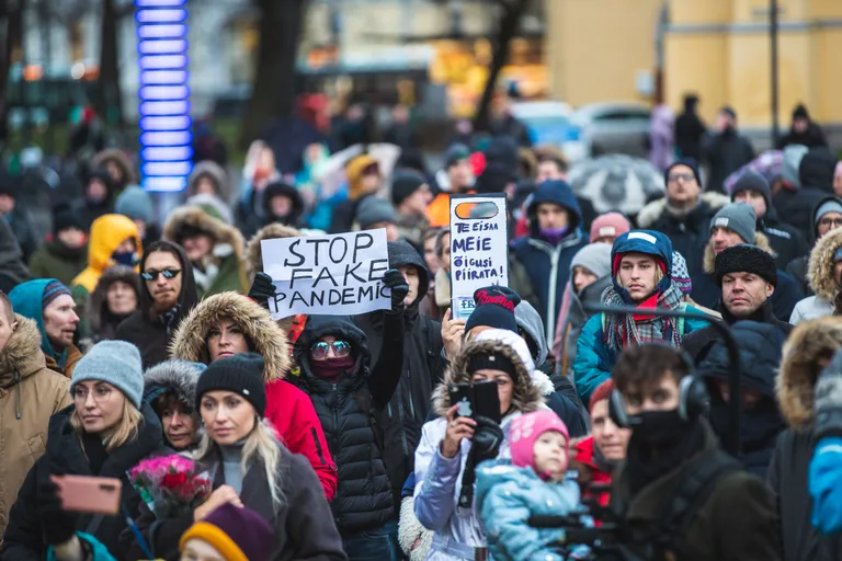 Акция протеста антимасочников.