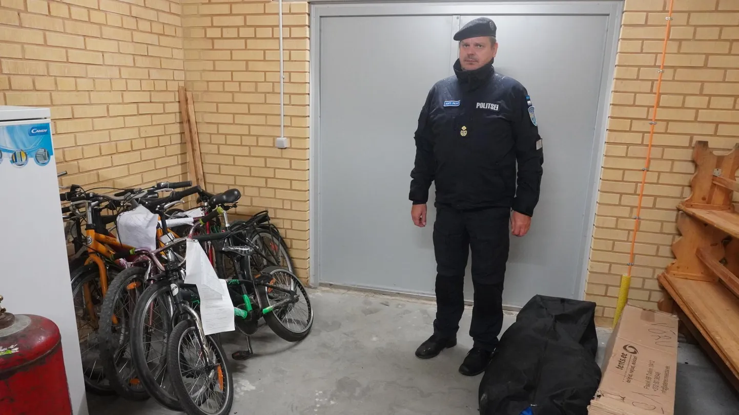 Praegu on Võru politseimajas hoiul 12 eset, nende seas ka hulk jalgrattaid, ütles piirkonnavanem Anti Paap.