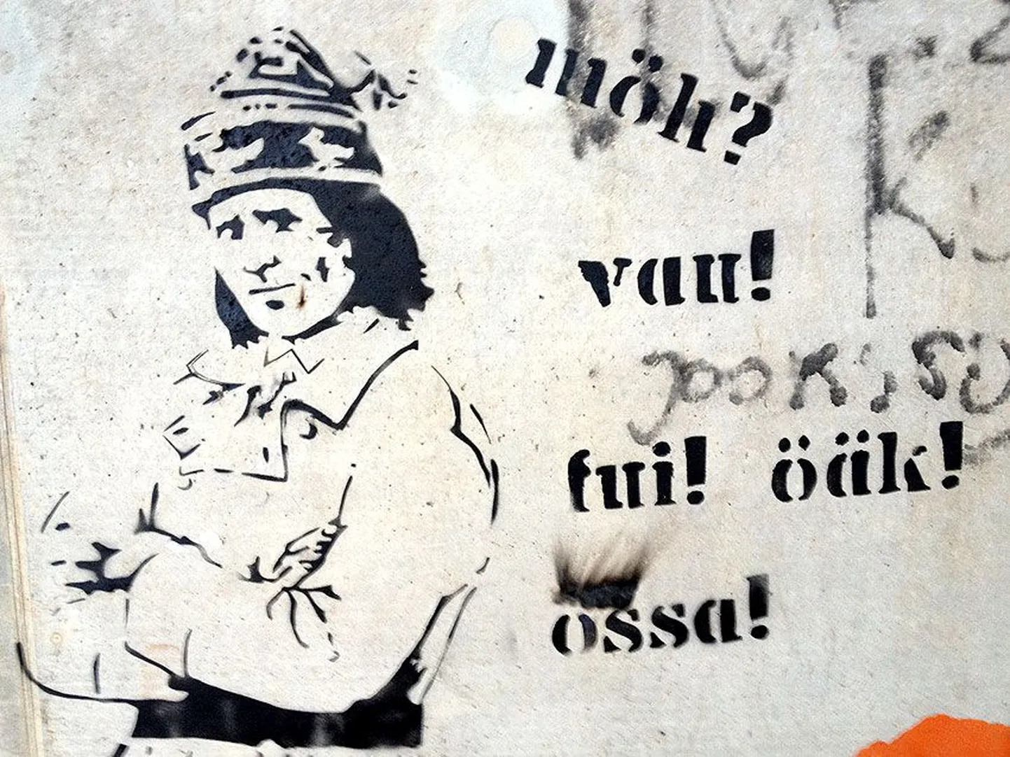 Kunstifestival ja selle näitus «Möh? Fui? Öäk! Ossa! Vau!» pälvis aunimetuste komisjoni ja ka grafitikunst­niku tähelepanu. Viimane on oma teose jätnud silla alla Konsumi-poolse otsa juurde.