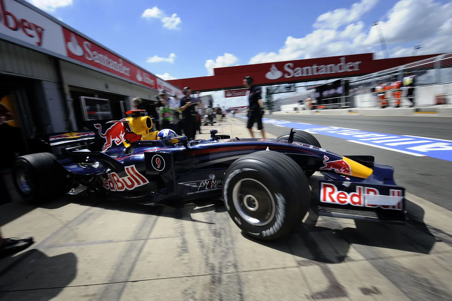 David Coulthardi juhitud Red Bulli meeskonna vormel.