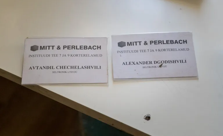 Ehitusobjektile sisenemiseks antud nimekaardid. Foto: Mihkel Maripuu