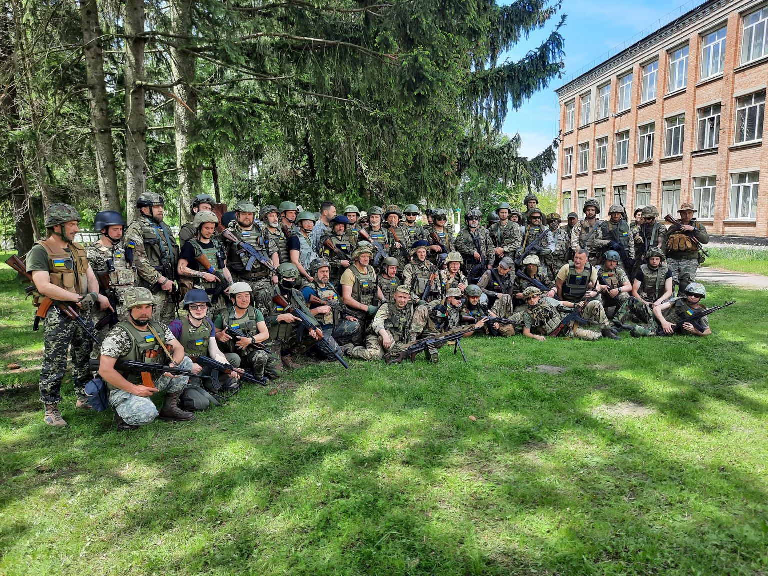 Ukraina sõdurid 30. mail Virumaalt saadetud kuulivestidega.