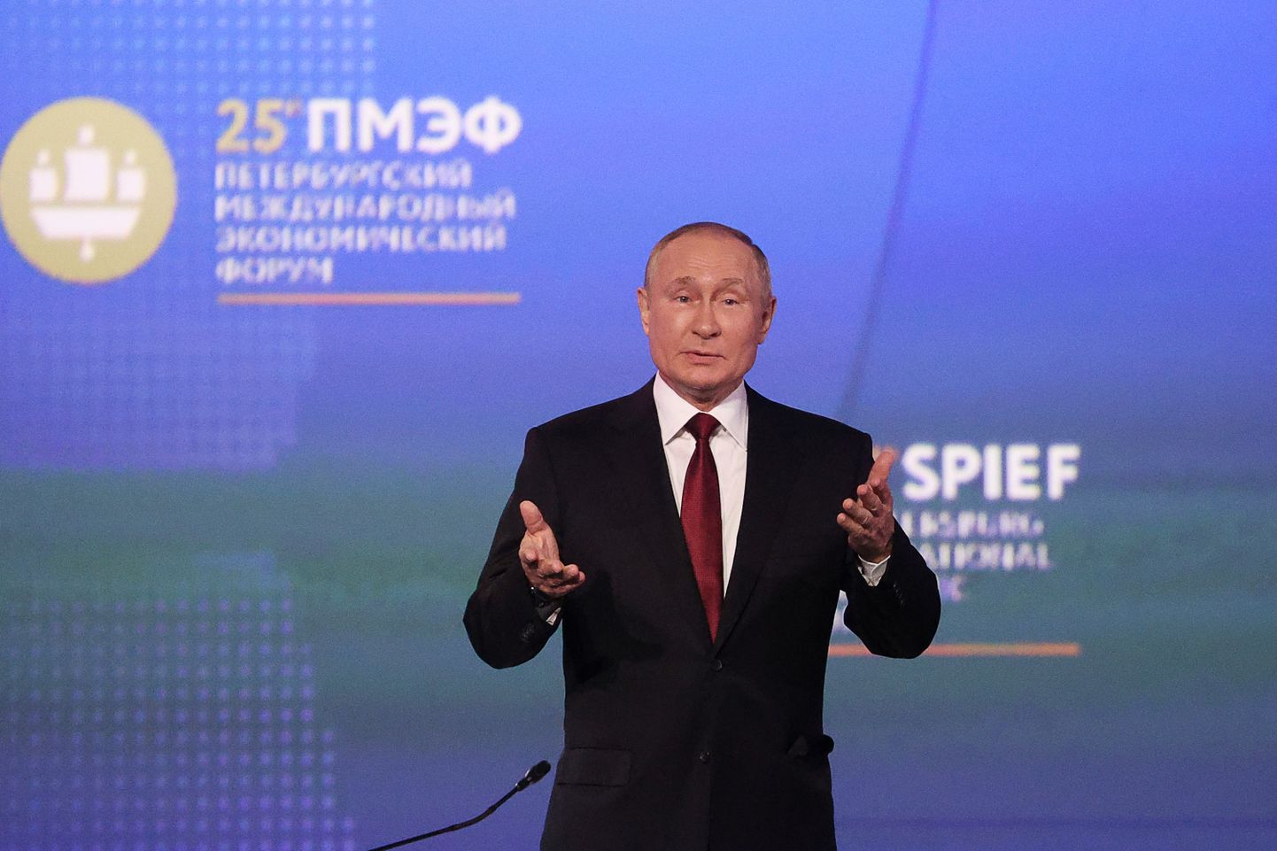 Venemaa president Vladimir Putin kõnelemas Peterburi rahvusvahelisel majandusfoorumil 17. juunil 2022.