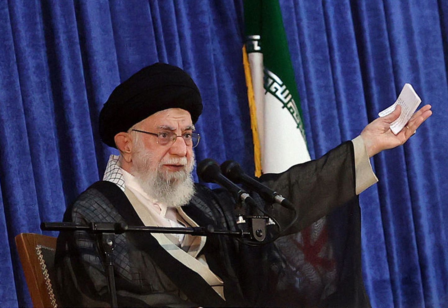 Iraani kõrgeim juht ajatolla Ali Khamenei laupäeval, 4. juunil 2022 ajatolla Ruhollah Khomenei surmapäeva tseremoonial kõnet pidamas.