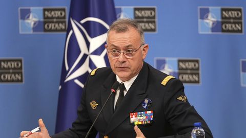 NATO komandieris aicina nopietnāk pievērsties ieroču ražošanas kāpināšanai