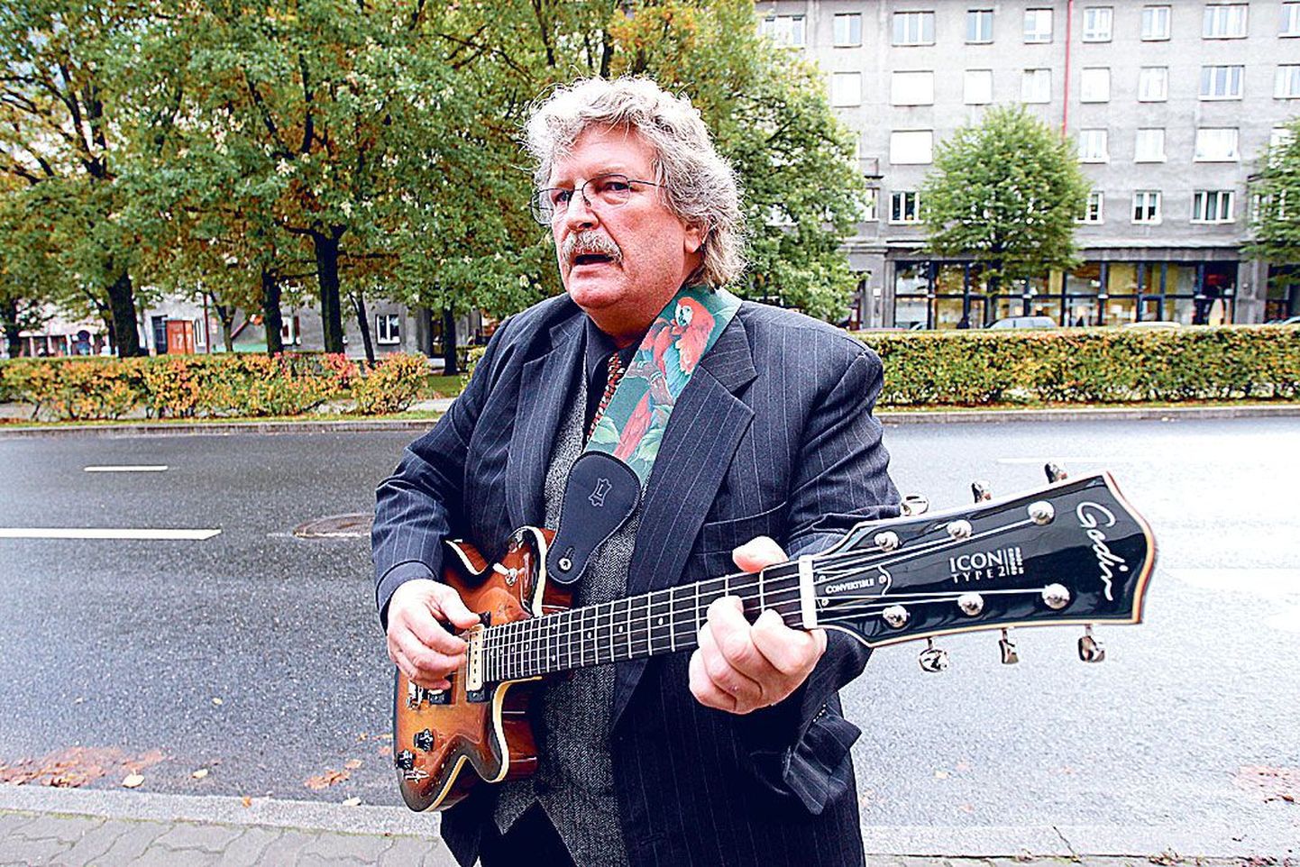 Tiit Hellenurm esitas Tallinnas täienduskoolitusel viibides fotograafile laulu «All My Loving», mis ilmus biitlite teisel plaadil «With The Beatles» aastal 1963.