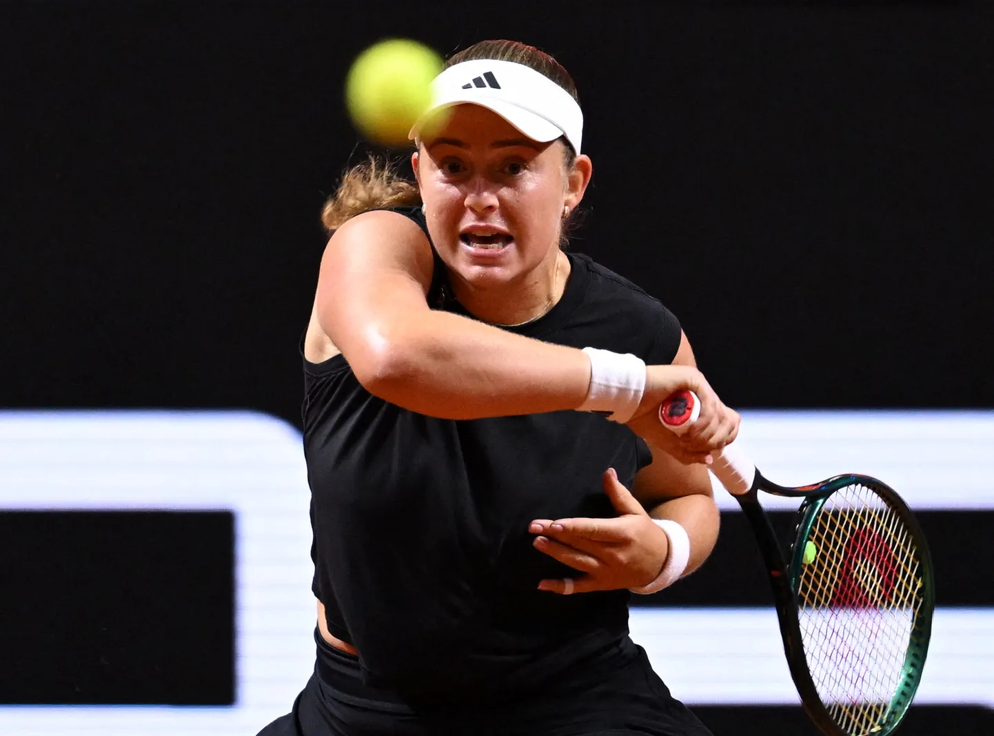 Aļona Ostapenko.