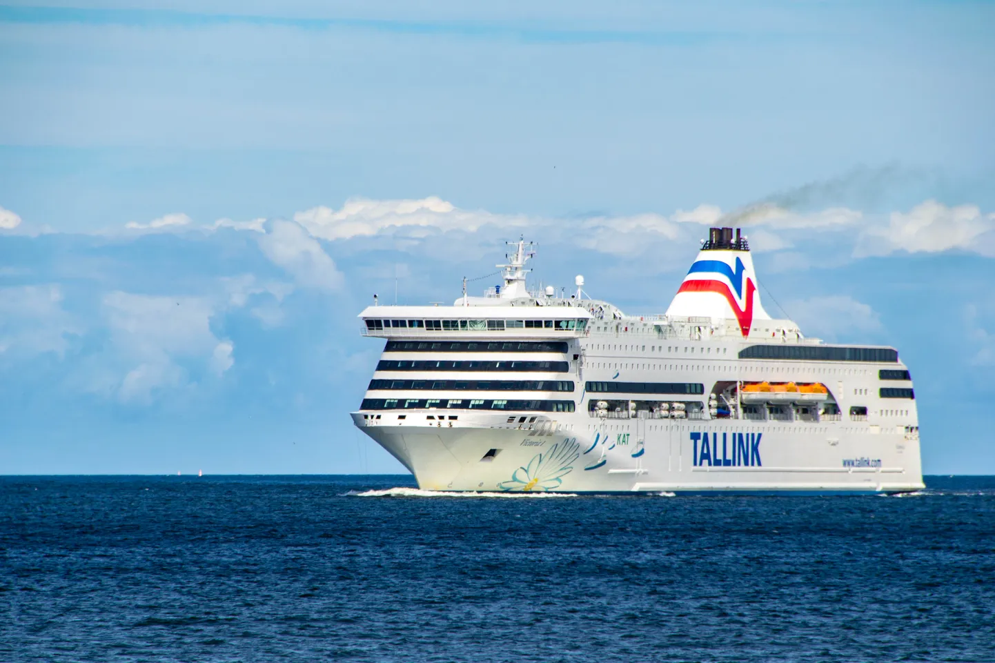 Судно Tallink в Финском заливе.