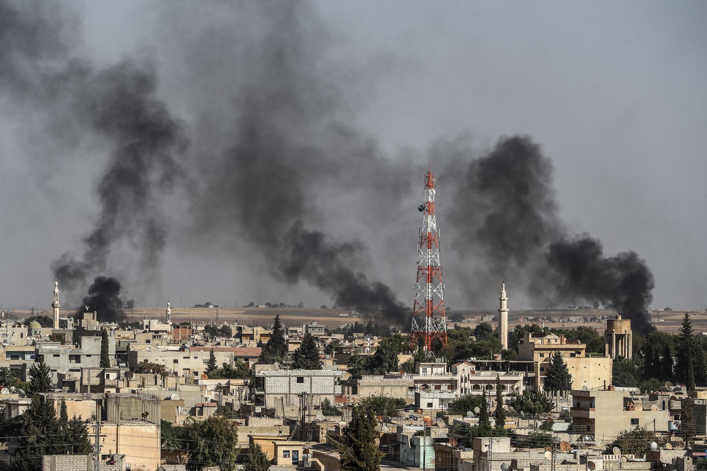 Suits kerkimas Türgi pommirünnaku sihtmärgiks olevast Ra's al-‘Ayni linnast Süürias.