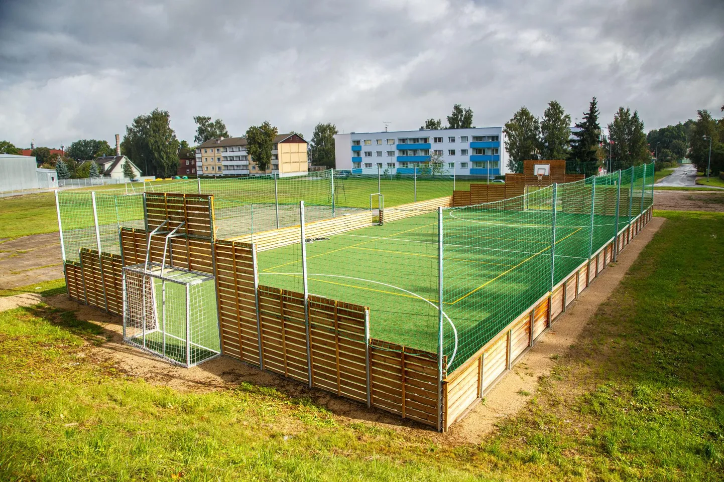 Otepää gümnaasiumi juures valmis spordiväljak.