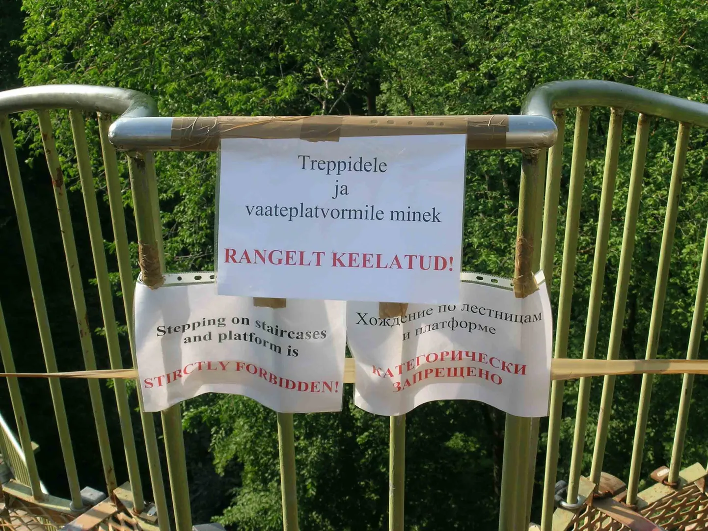 Valaste joa vaateplatvorm on suletud ja läheb lammutamisele.