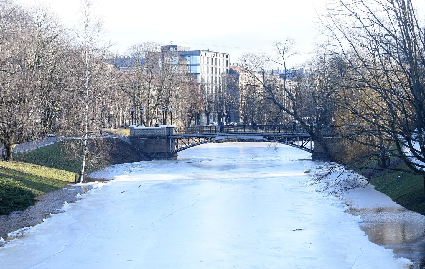 Rīgas kanāls ziemā.