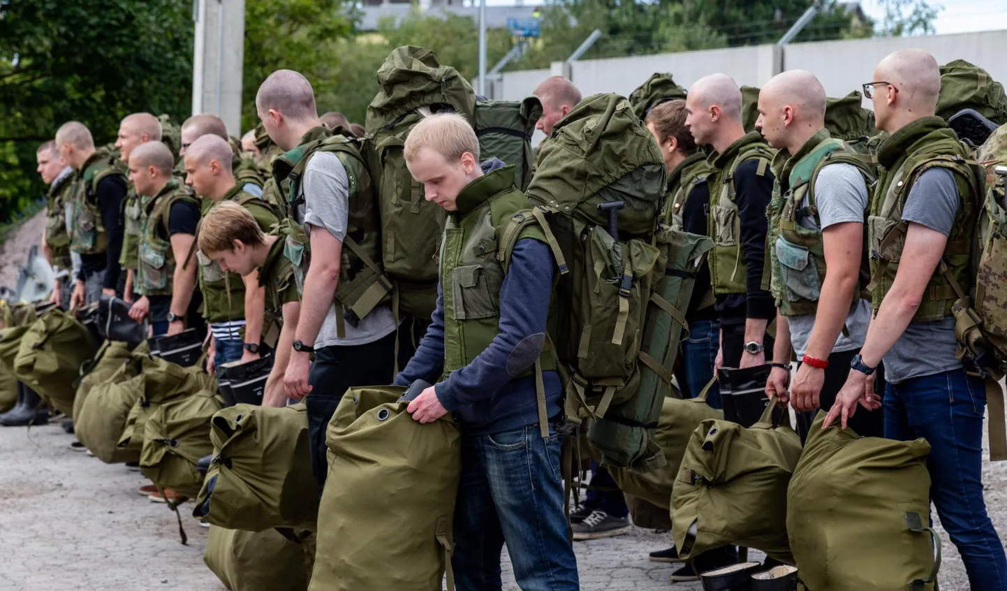 Kaitseministeeriumi väljakuulutatud stipendiumikonkursist osavõtjatel on valida 16 teema vahel.