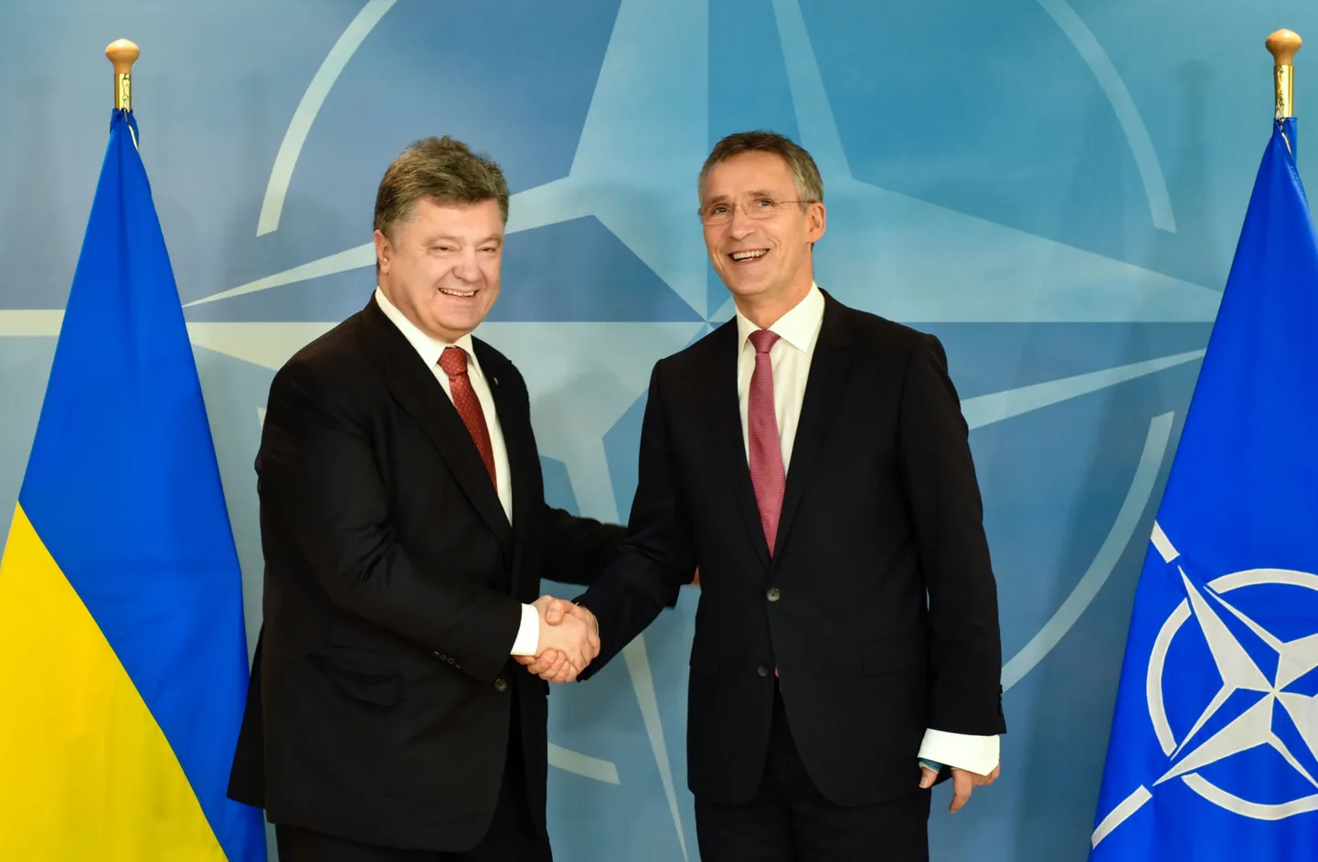 Ukraina president Petro Porošenko ja NATO peasekretär Jens Stoltenberg.