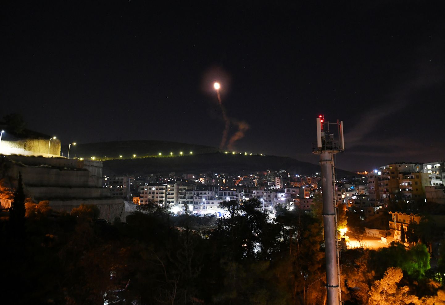 Süüria õhutõrje reageerimas Iisraeli õhulöökidele.