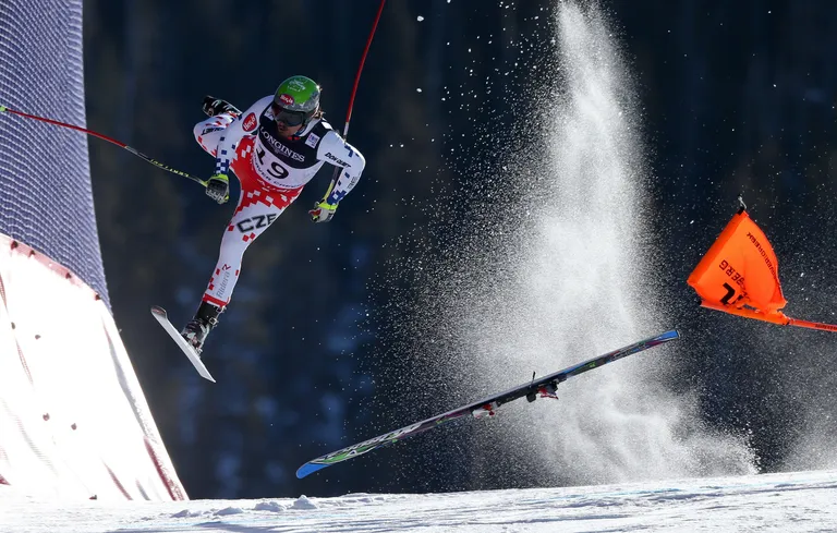 Tšehh Ondrej Bank alpi kahevõistlusel USAs Beaver Creek’is teel valusa kokkupõrke poole.