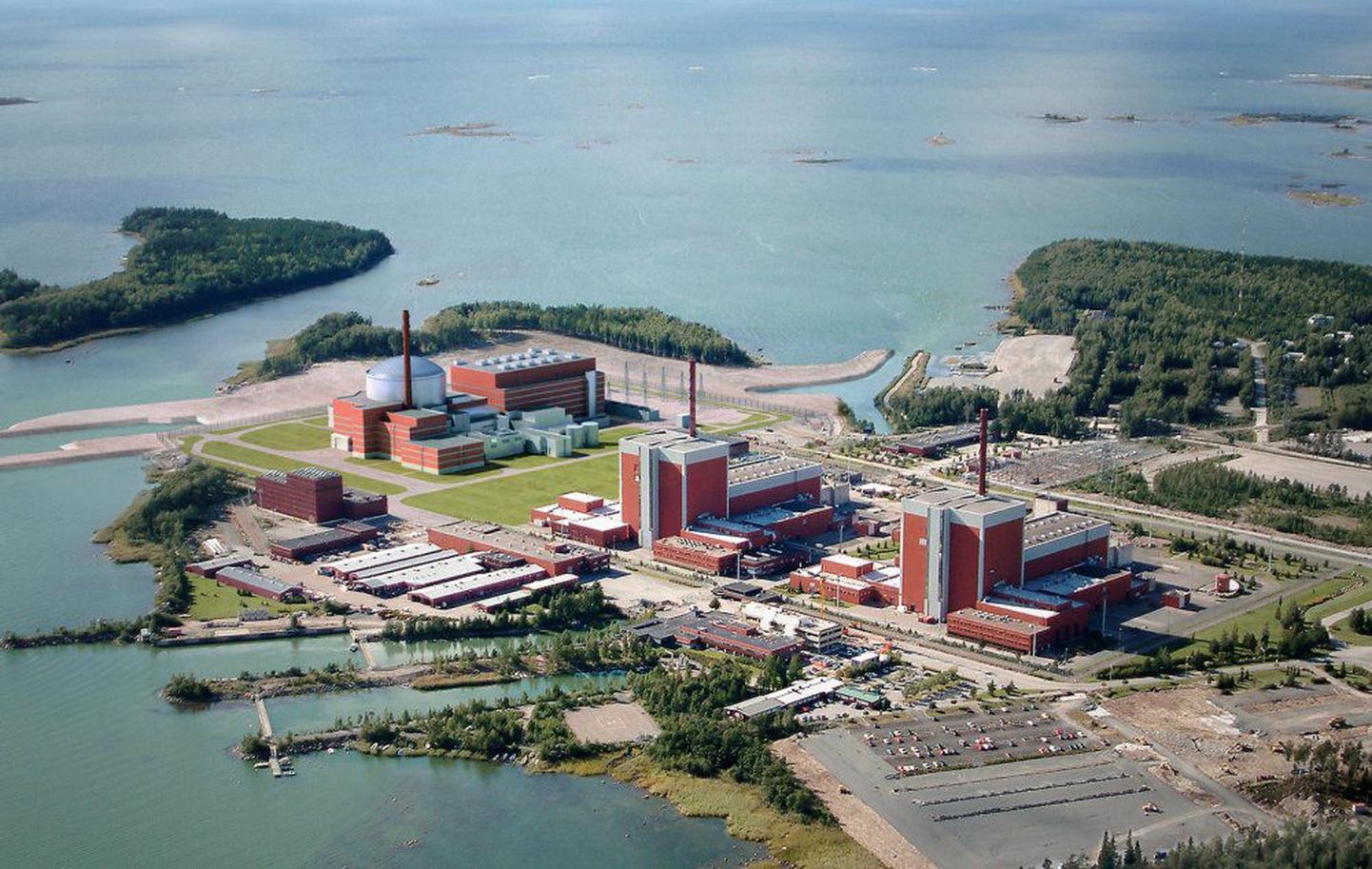 Pildil on Olkiluoto ja selle kolm tuumareaktorit. Ülejäänud kaks Soome tuumajaama asuvad Loviisas.