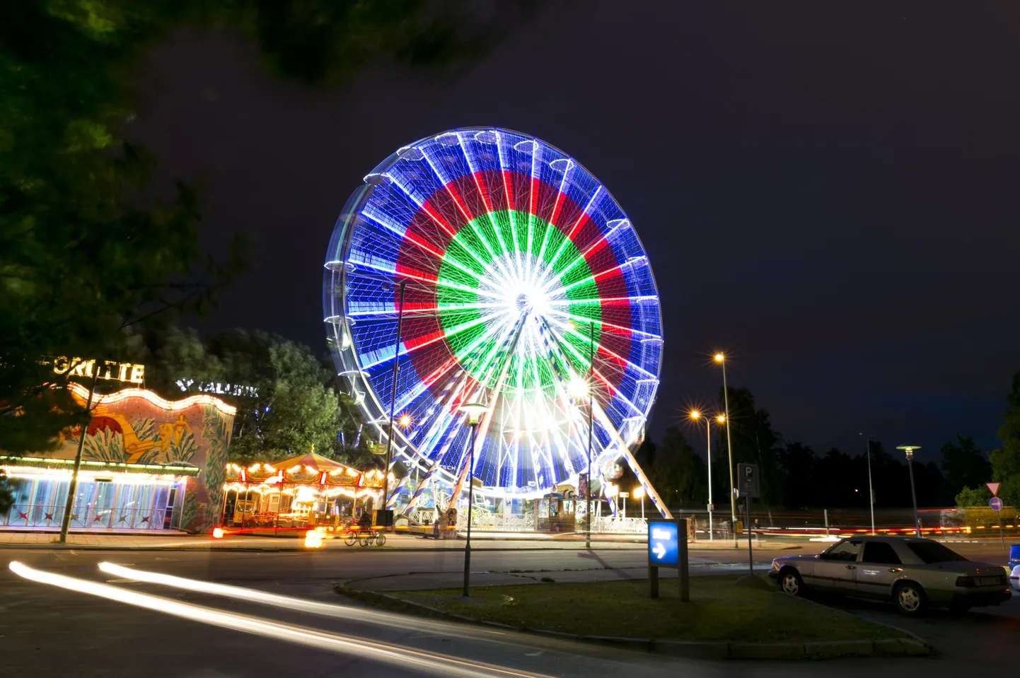Ночной Tivoli. Снимок иллюстративный.