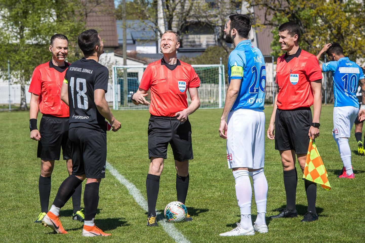 Läti jalgpalli valitsev meister Riia jalgpalliklubi otsustas kodumaa koroonapiirangute tõttu mängida Jurmala Spartaksiga Pärnus.