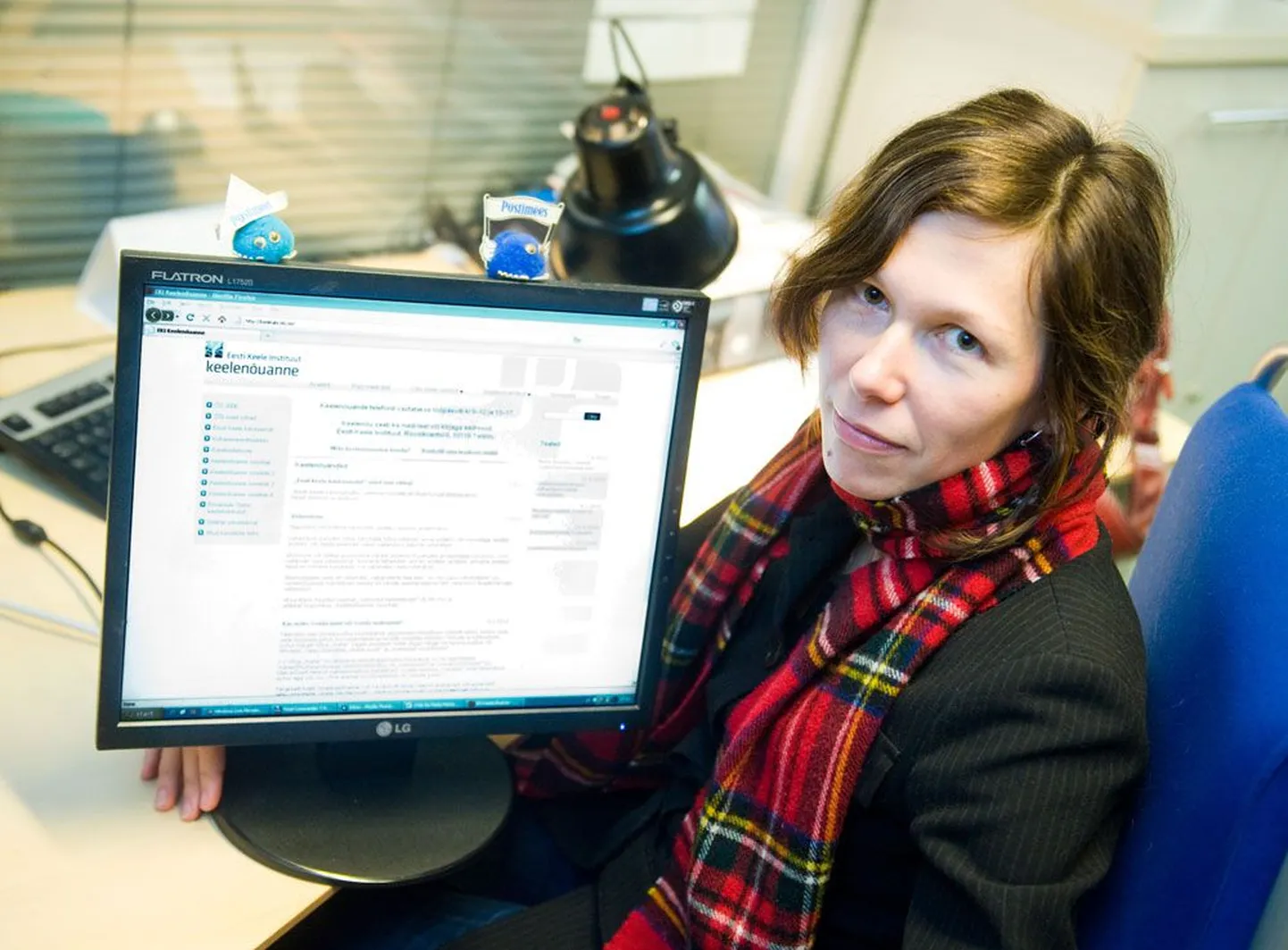 Postimehe keeletoimetaja-korrektor Maris Jõks soovitab õigekirjakahtluste korral abi otsida Eesti Keele Instituudi keeleabi-leheküljelt internetis.