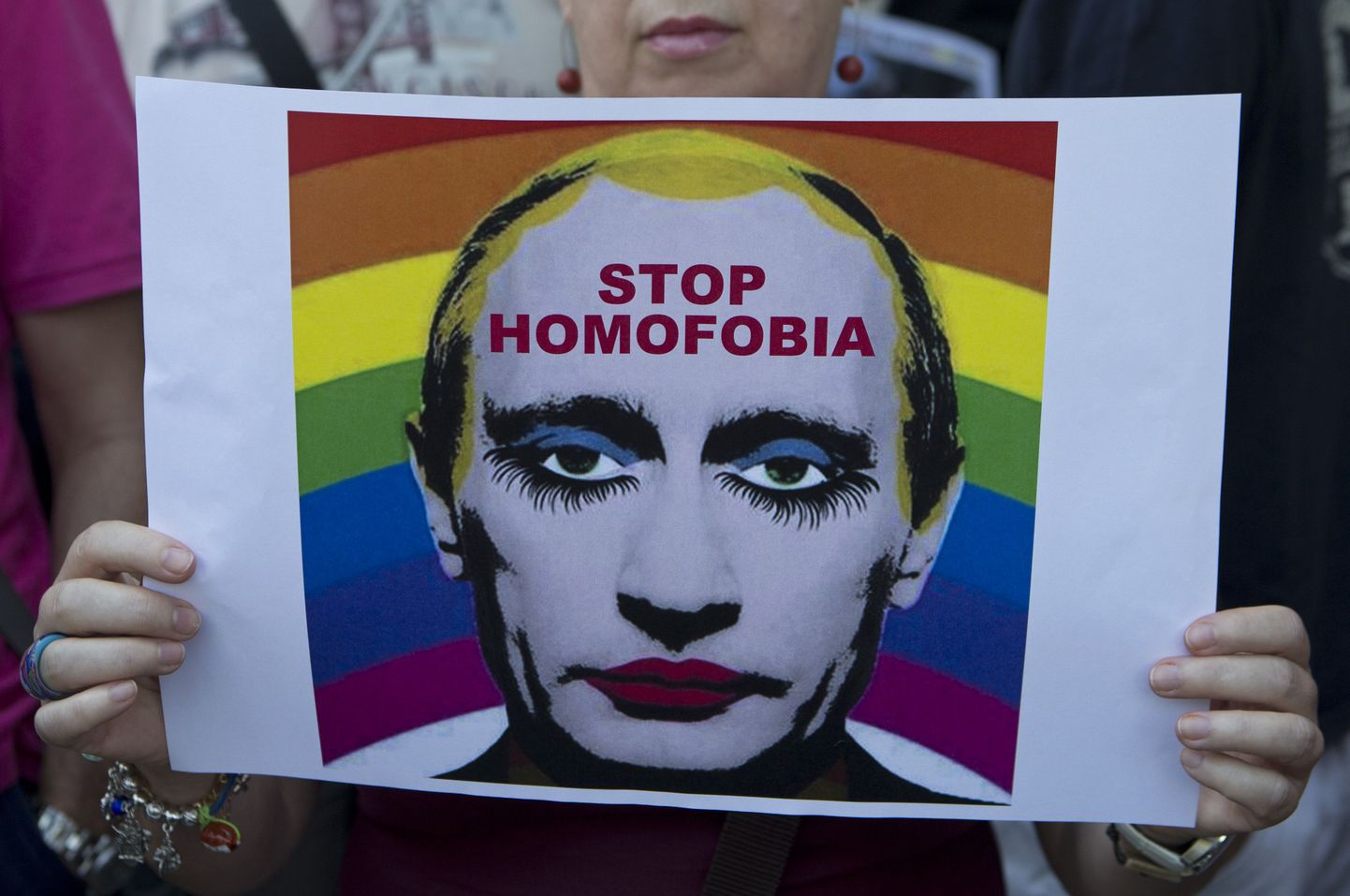 Peatage homofoobia, teatab Vladimir Putinit kujutav plakat.