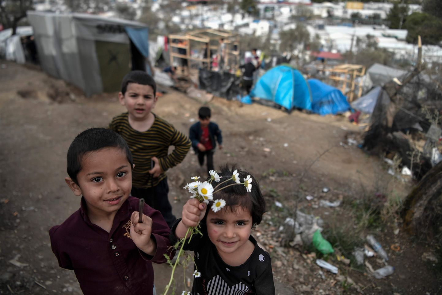 Lapspõgenikud Kreeka Lesbose saarel.