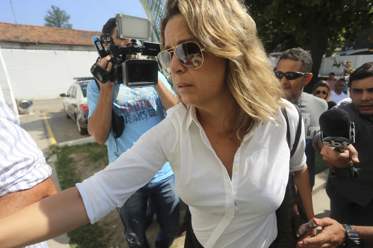 Kreeka saadiku Kyriakos Amiridise abikaasa Francoise Amiridis täna teel politseisse ülekuulamisele.
