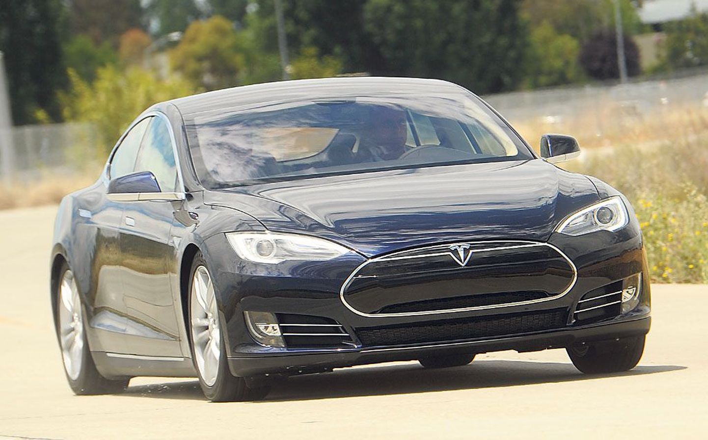 Tesla Model S on maailma täiuslikem elektriauto.
