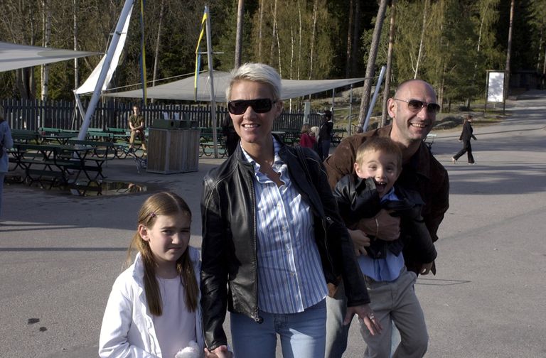 Marie Fredriksson, ta abikaasa Michael Bolyos ning nende lapsed Josefine ja Oscar
