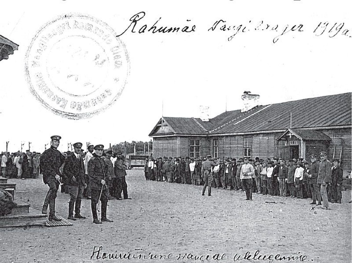 Rahumäe vangilaager 1919. aastal: hommikuvõimlemine ja vangide ülelugemine.
