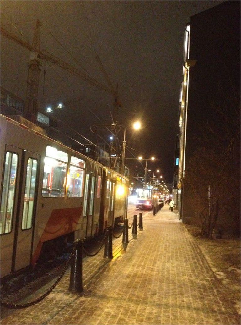Tartu mnt trammid seisavad libedusreas. Foto: lugeja pilt