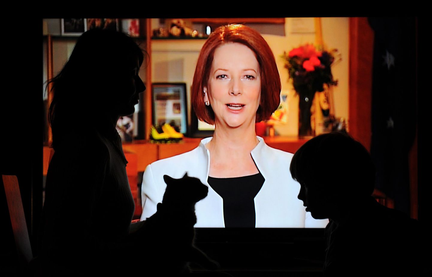 Austraalia peaminister Julia Gillard täna televisioonis tuleva aasta keskpaigast kehtestada plaanitava CO2 saastetasu määra tutvustamas.