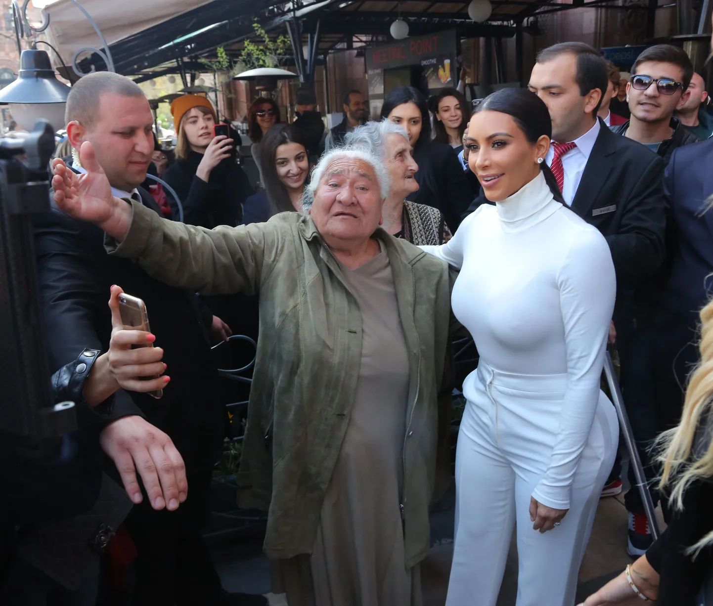 Armeenia vanadaam ootas kolm päeva, et kohtuda Kim Kardashianiga