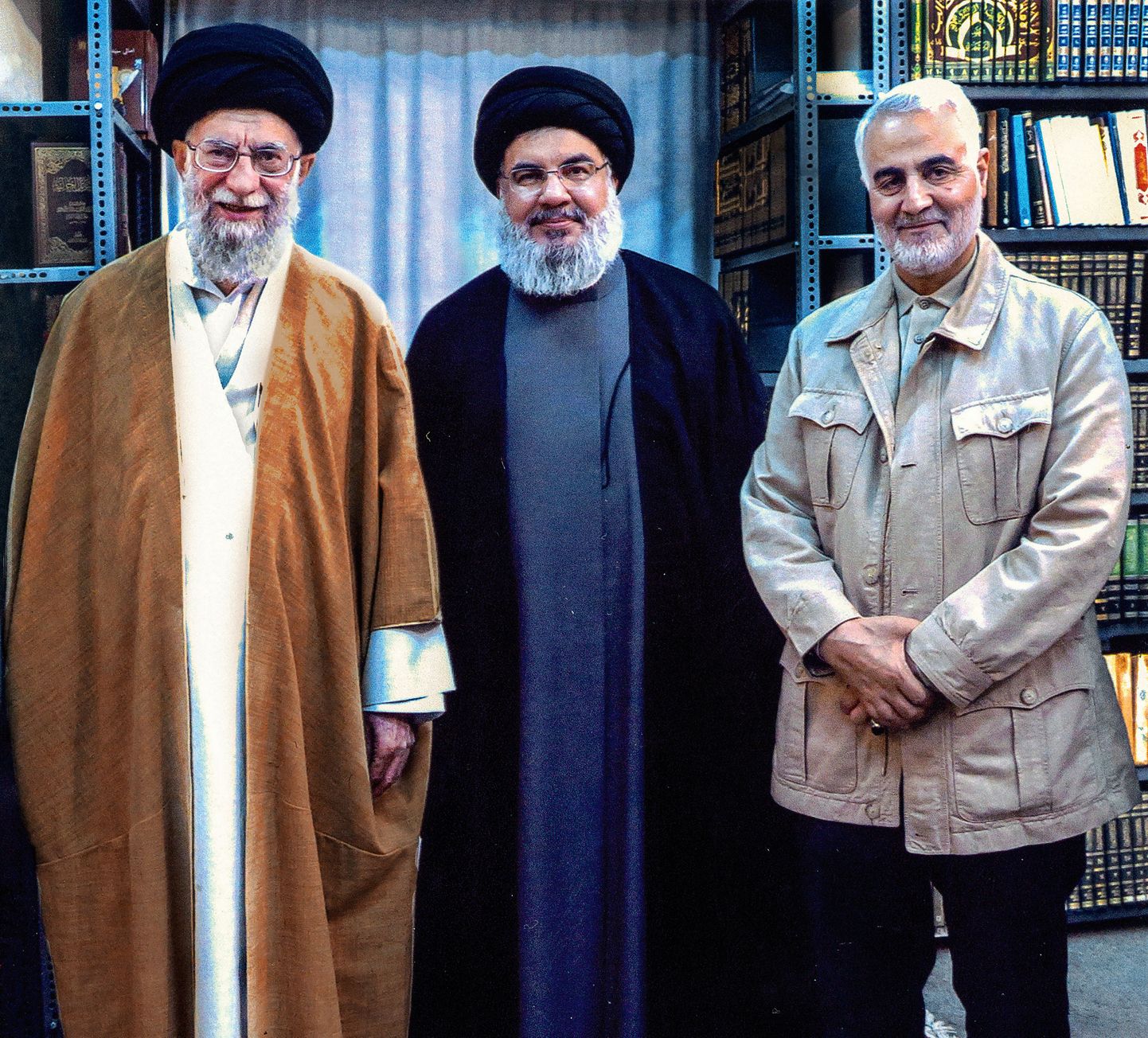 Iraani liidri ametlikul veebilehel algselt kolmapäeval avaldatud foto keskel seisab Nasrallah ning tema paremal käel on näha Khameneid ja vasakul islamivabariigi revolutsioonikaardi eliitväeosa Quds ülemat Qassem Soleimanit.