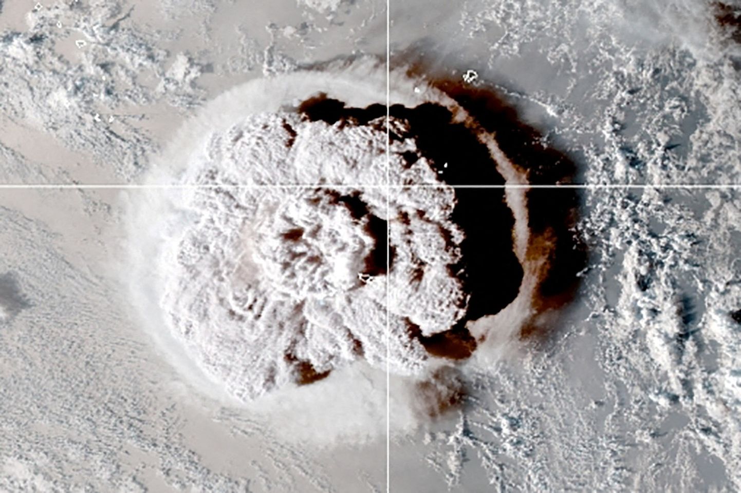 Tongas vulkāna izvirdums no satelīta