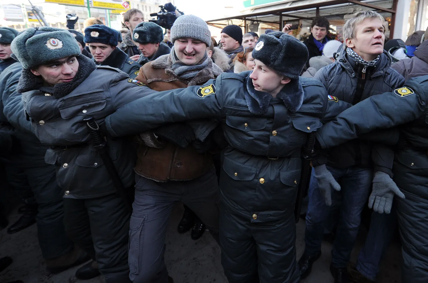 Vene politseinike valveahelik eelmisel laupäeval, 10. märtsil Moskva kesklinnas toimunud opositsiooni meeleavaldusel.