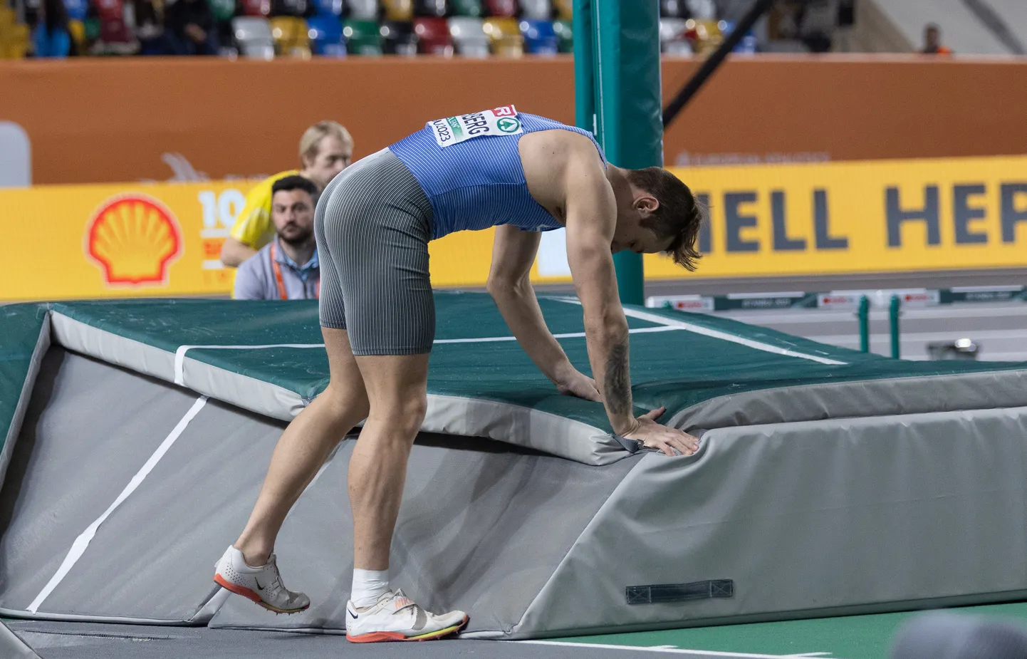 Hans-Christian Hausenberg oli kuni teivashüppeni medalimängus, ent valu sai võitu.