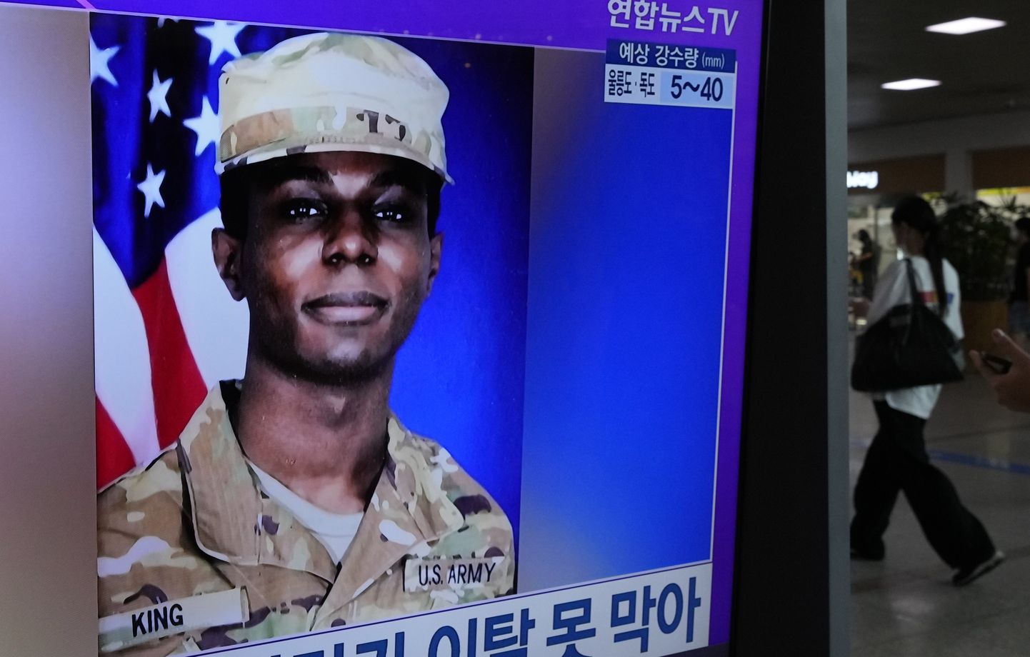 USA sõdur Travis Kingi pilt Souli rongijaama ekraanil 24. juulil 2023. aastal.