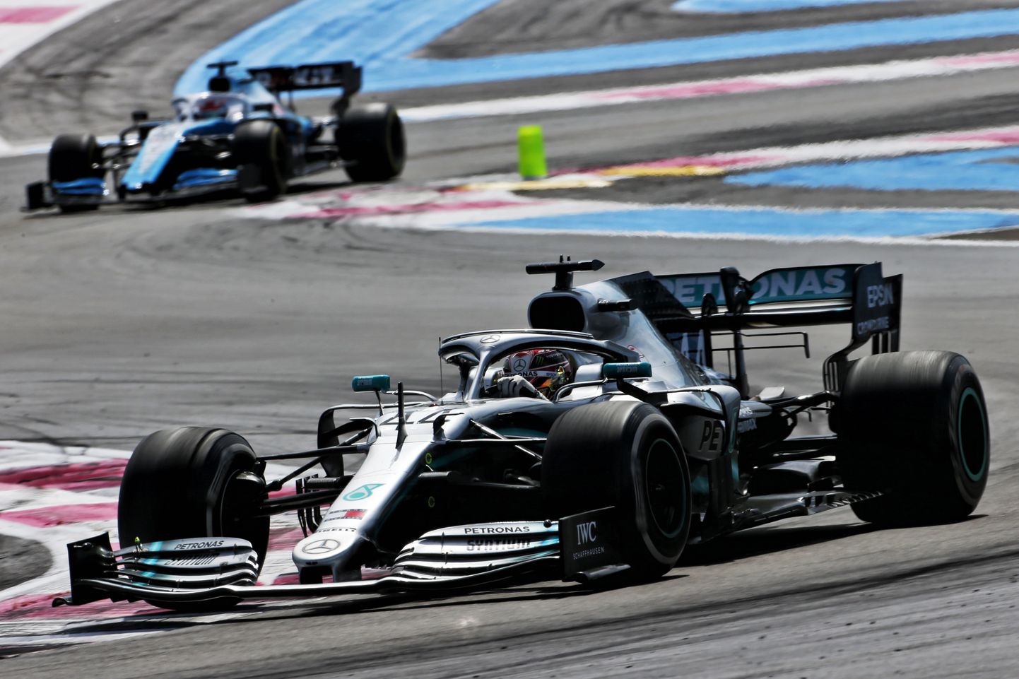 Mercedese piloodid Lewis Hamilton (esiplaanil) ja Valtteri Bottas (tagaplaanil) Prantsusmaa GP-l.