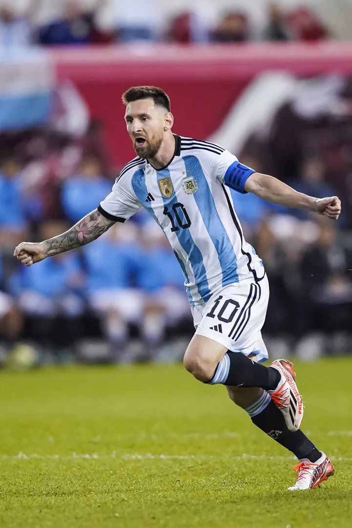 Mesi izceļas ar diviem vārtu guvumiem Argentīnas izlases uzvarā