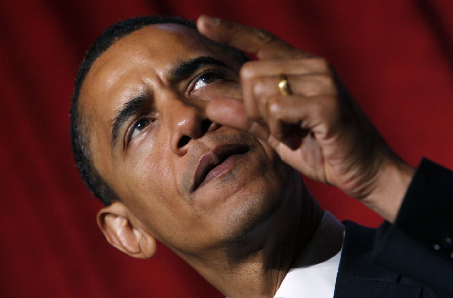 USA demokraatide presidendikandidaat, Illinoisi senaator Barack Obama paljastamas oma karmimat poolt.