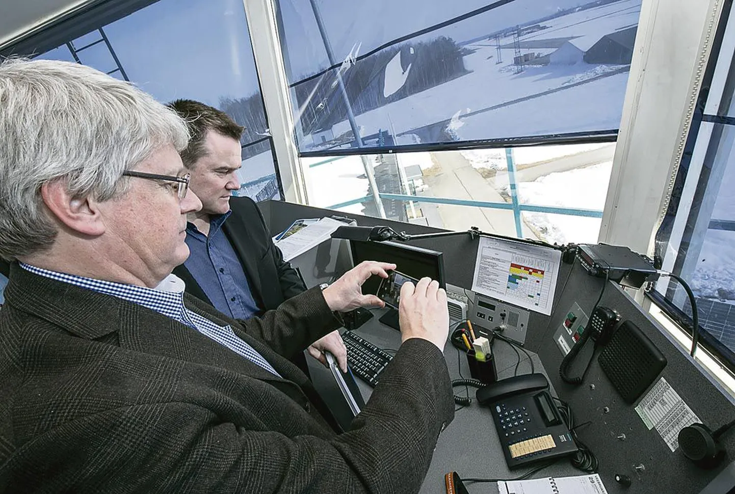 Väliekspeditsioonil Rootsi eksperdid pildistasid Pärnu lennujuhtimissüsteeme.