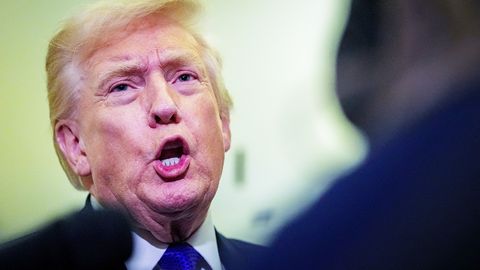 Tramps apsver vēl viena aviācijas bāzes kuģa sūtīšanu uz Tuvajiem Austrumiem